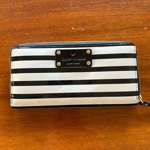 Kate Spade Wellesley Patent Stripe wallet in black.
